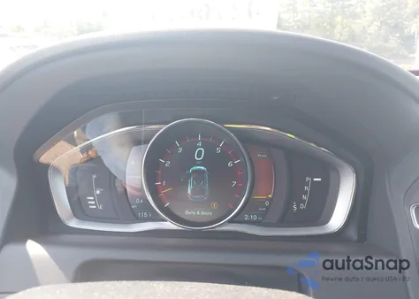 2015 Volvo Xc60 T6 R-Design Platinum z USA, uszkodzony, nr VIN YV4902RH2F2566313